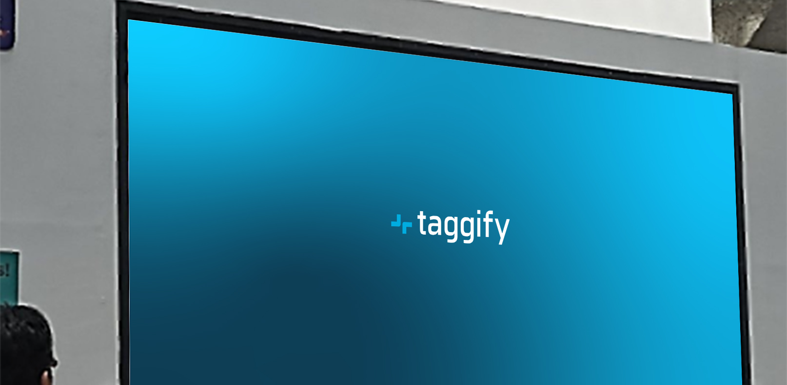 MX - CDMX - Videowall Sala De Ultima Espera Internacional / Sala 52 2215052 - CDMX