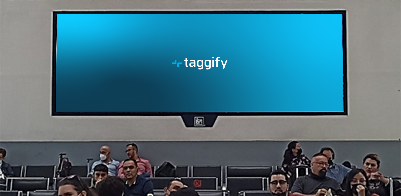 MX - CDMX - Videowall Sala De Ultima Espera Nacional/ Sala 72 2215064 - CDMX