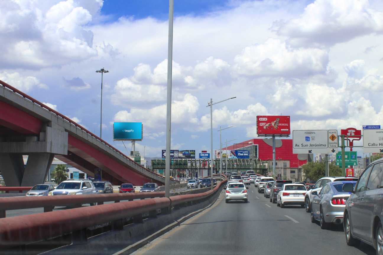 MX - Monterrey - Av. Gonzalitos Y Consititucion-car One V2 - Monterrey