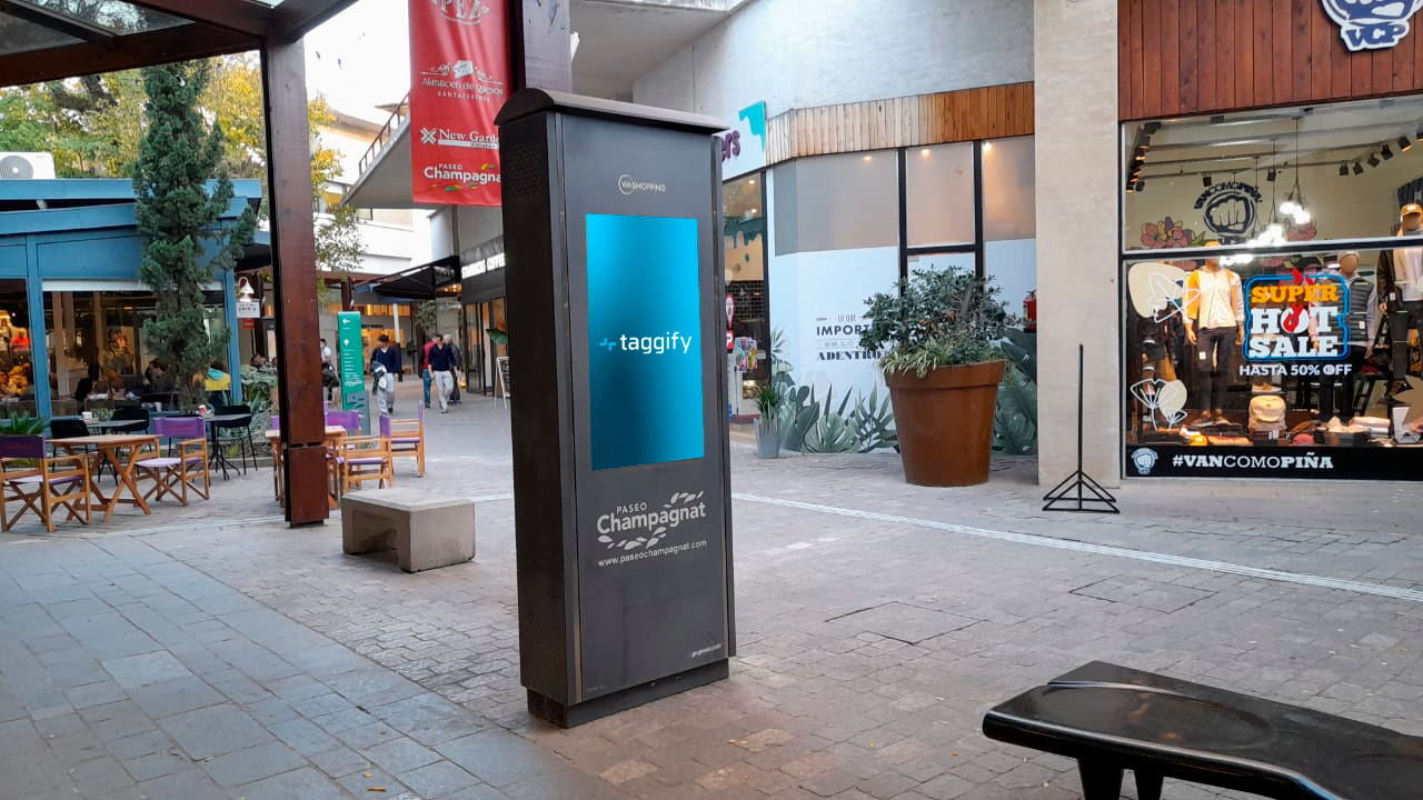 AR - GBA - Pilar - Shopping - Paseo Champagnat - Circuito 15 Totems - Buenos Aires