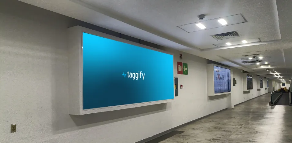 MX - CDMX - Aeropuerto - Venustiano Carranza - Pasillo Conector De Modulo Xi A Migracion - VW 24 - CDMX