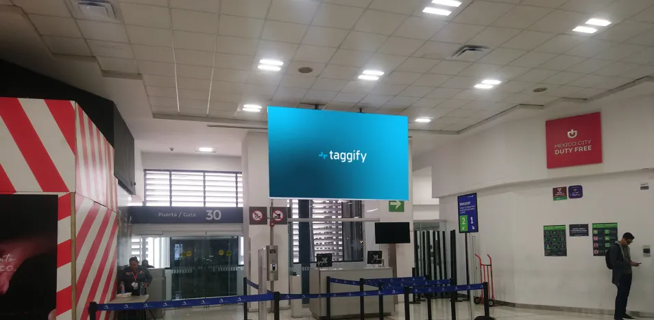 MX - CDMX - Aeropuerto - Venustiano Carranza - Modulo Xi Puerta 30 - VW 35 - CDMX