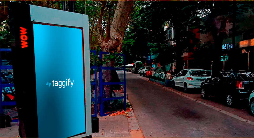 AR - Buenos Aires - La Plata - Av 5 esq. 51 - Mupi - La Plata