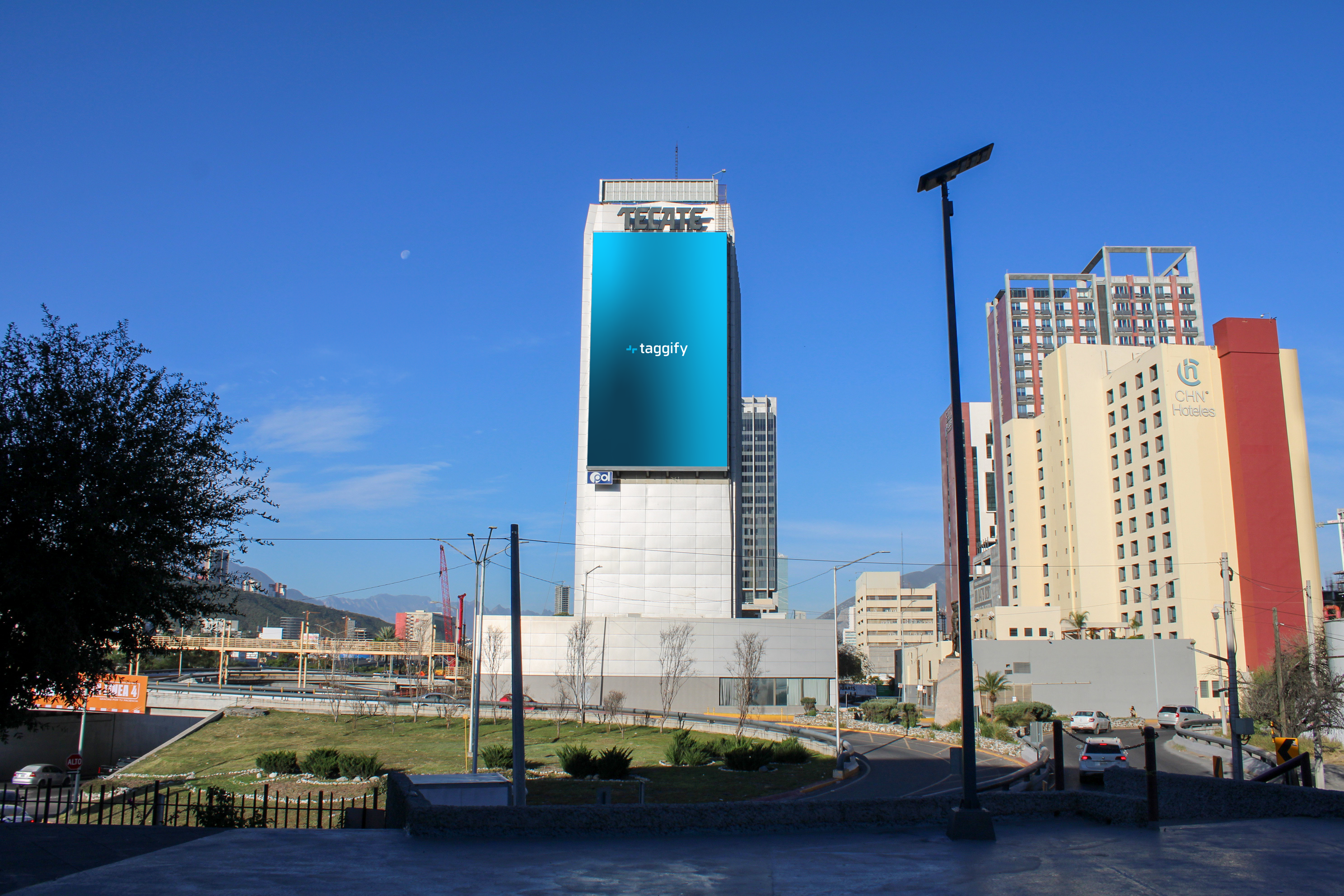 MX - Monterrey - Avenida Constitucion Y Pino Suarez - muro Digital - Monterrey