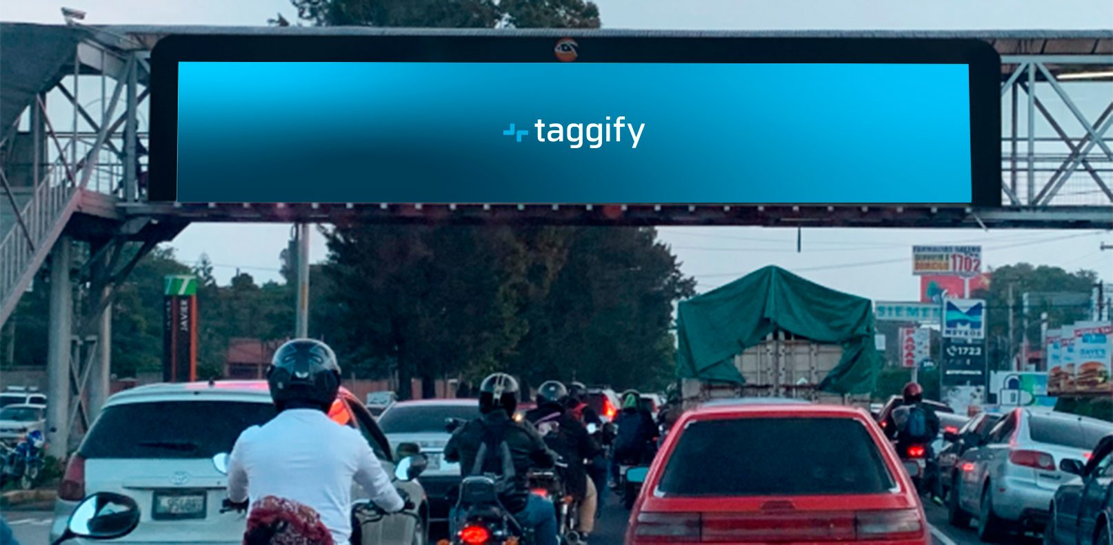 GT - Guatemala City - Calzada Aguilar Batres - Saliendo - Estacion San Javier - Guatemala