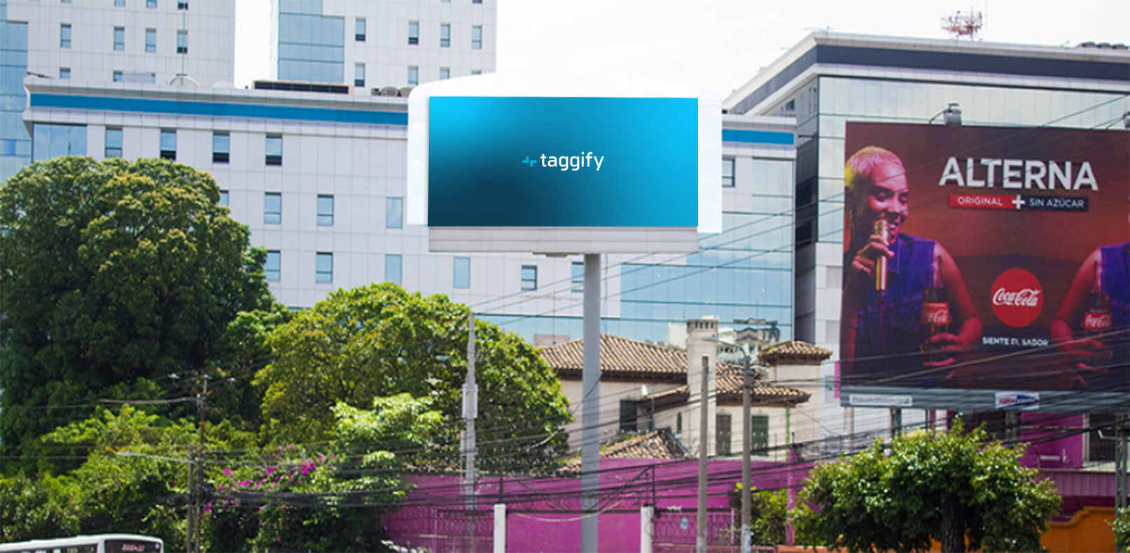 SV - San Salvador - Frente a Monumento El Salvador del Mundo - San Salvador