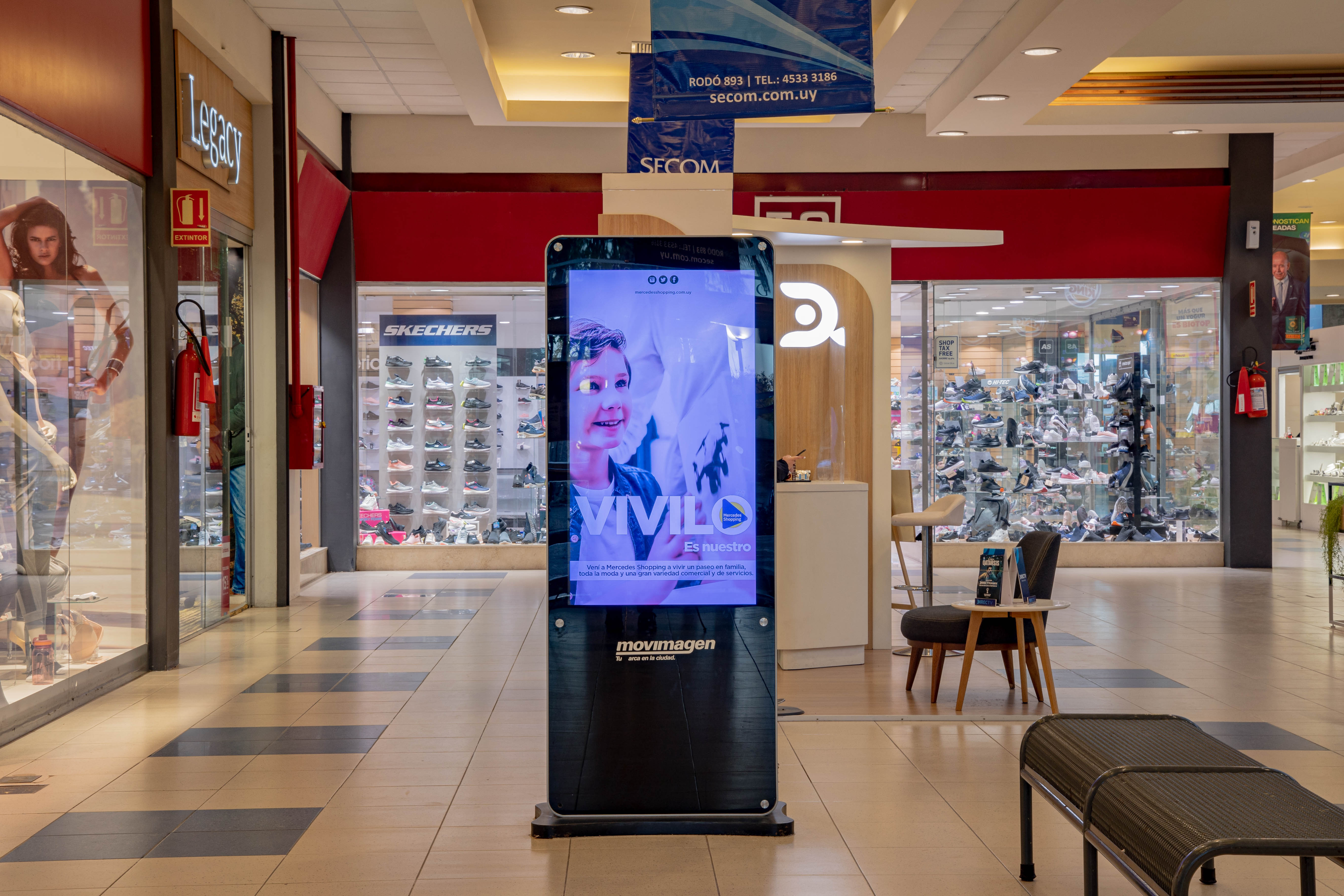 UY - Mercedes - Mercedes Shopping - 5 Pantallas - Vertical - Mercedes